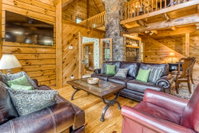 Treehouse Accommodation Dallas