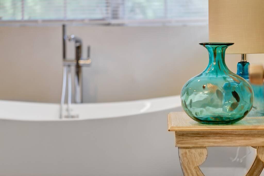 Tropical Lake House With Fishing - Minutes To Beach - thumb 3