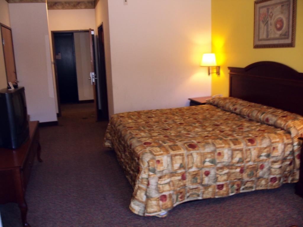 Tropicana Inn And Suites - thumb 1