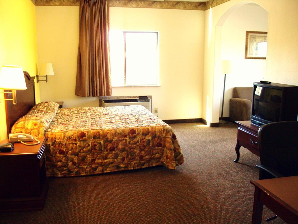 Tropicana Inn And Suites - thumb 2