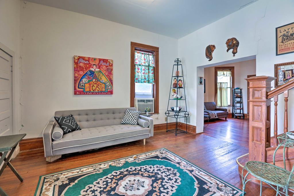 Unique Art Home Less Than 5 Miles To San Antonio Riverwalk - thumb 1