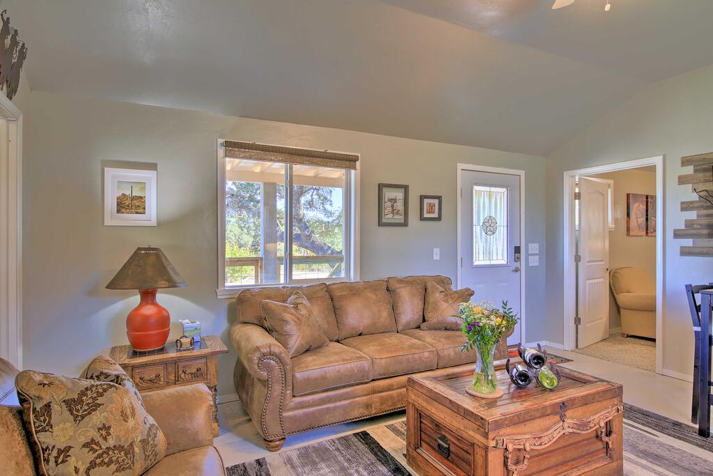 Updated Cabin With Fire Pit - 1 Mile From Downtown! - thumb 3