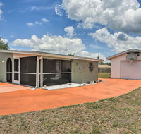 Updated Lehigh Acres House with Screened Porch - Accommodation Dallas