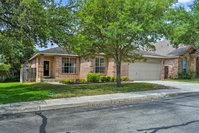 Upscale San Antonio Home with Screened-In Porch Accommodation Dallas