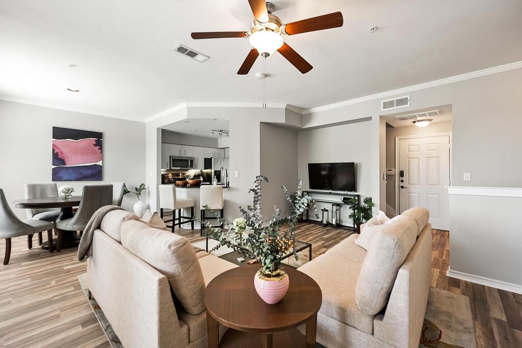 Uptown Dallas Apartments - thumb 1