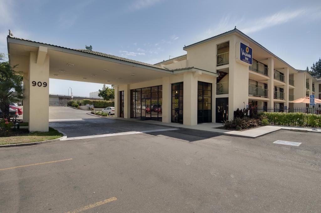 Vagabond Inn Executive Old Town - thumb 0