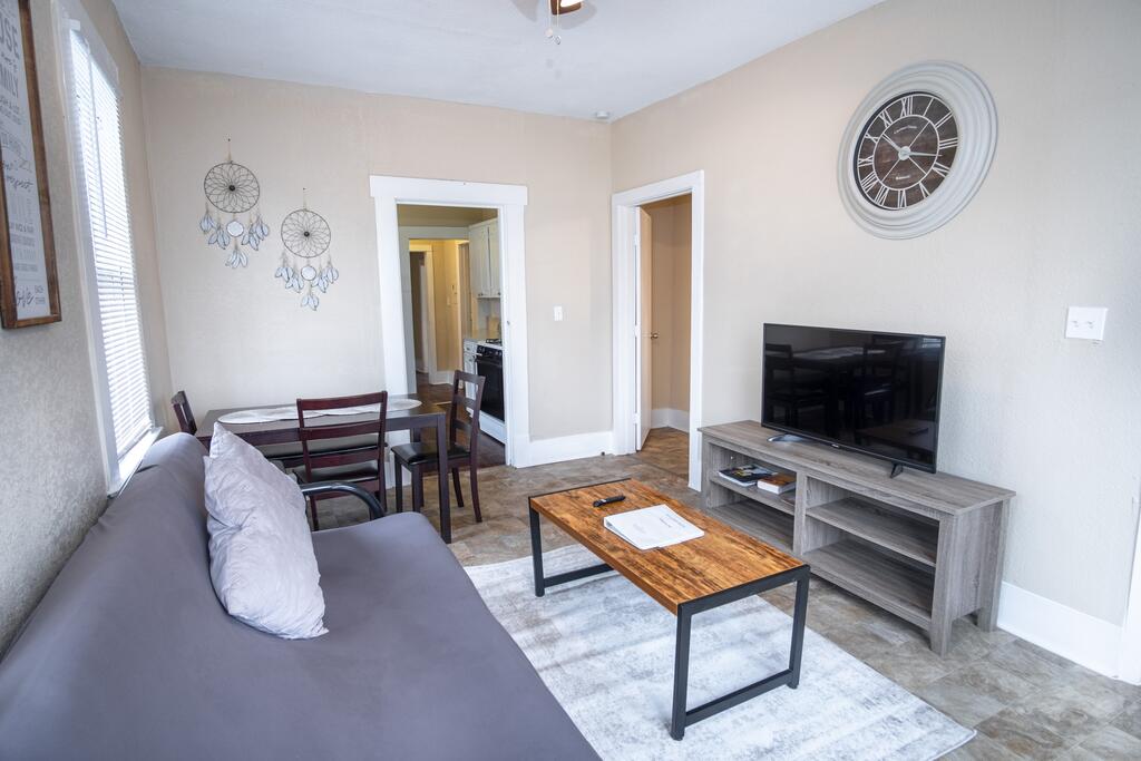 Virginia #A Cozy 2BA/1BA Near Downtown Sleeps 8 - thumb 1