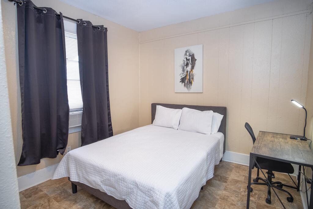 Virginia #A Cozy 2BA/1BA Near Downtown Sleeps 8 - thumb 3