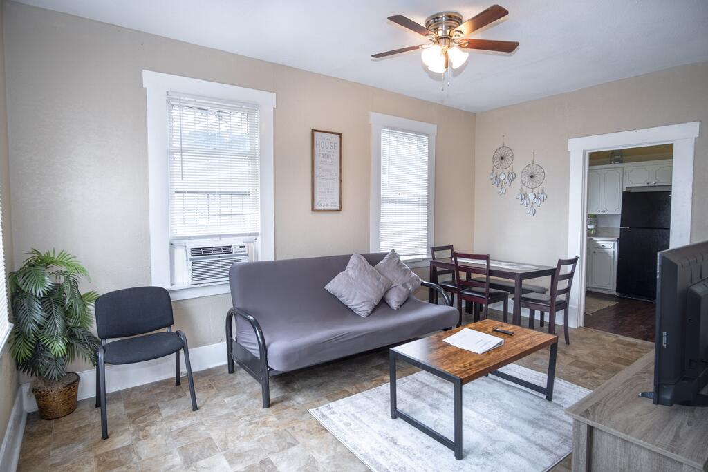 Virginia #A Cozy 2BA/1BA Near Downtown Sleeps 8 - thumb 2