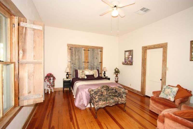 W Creek St Home 509 - thumb 1