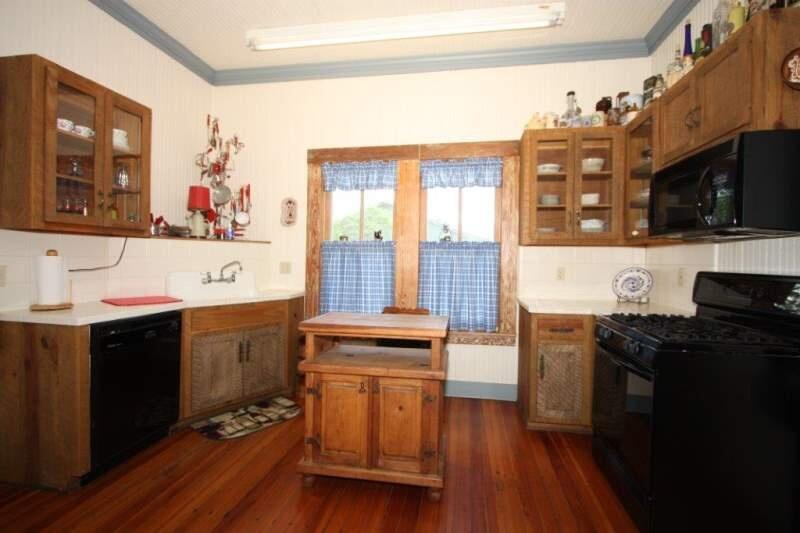 W Creek St Home 509 - thumb 3