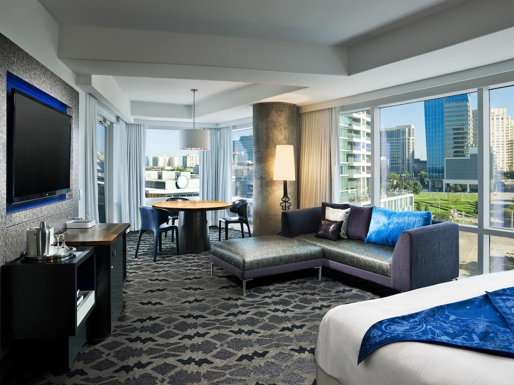 W Dallas - Victory - thumb 1