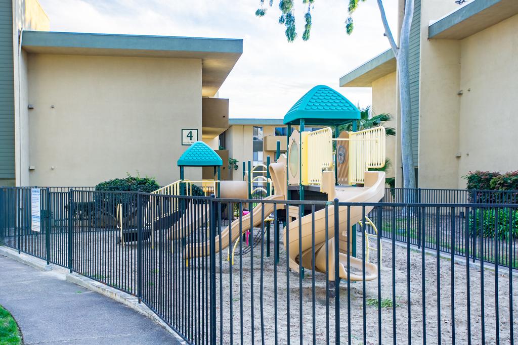 WanderJaunt - Apts In Pacific Beach - thumb 1