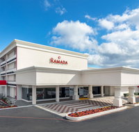 Ramada by Wyndham Texarkana - Accommodation Dallas