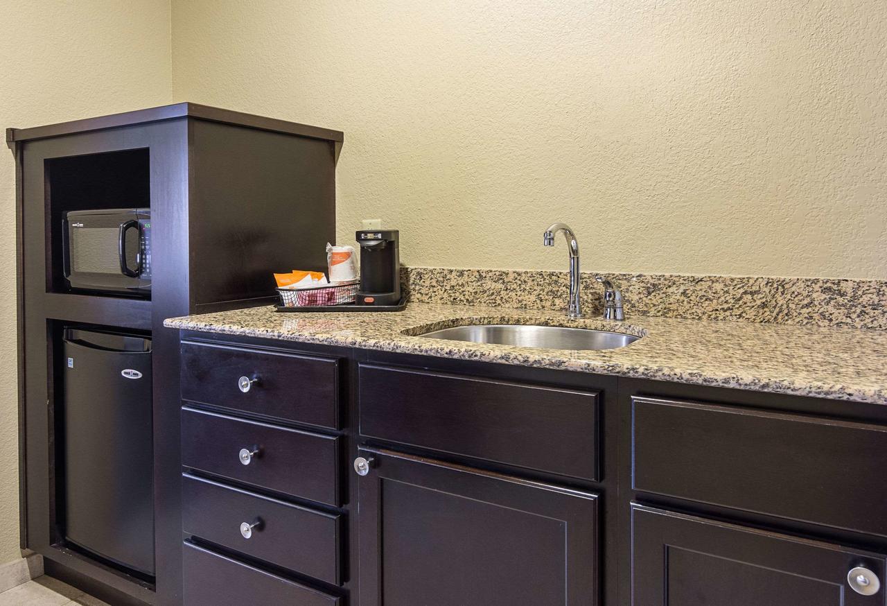 Comfort Inn Bentonville - thumb 32