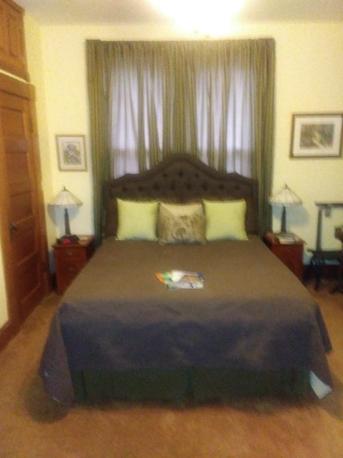 1908 Ridgeway House B&B - thumb 5