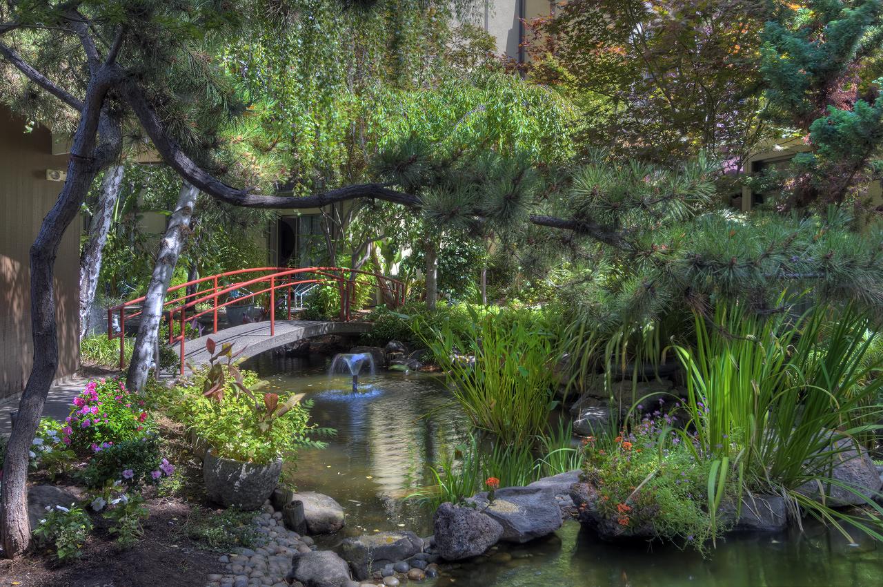 Dinah's Garden Hotel - thumb 8