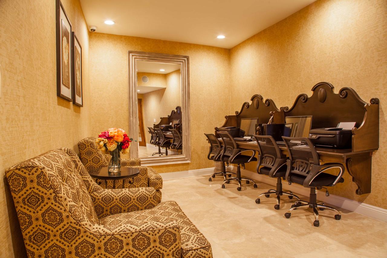 Best Western Plus Sunset Plaza Hotel - thumb 25