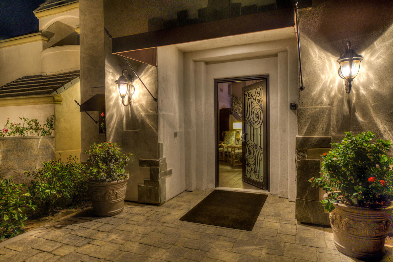 The Chateau At Lake La Quinta - thumb 31