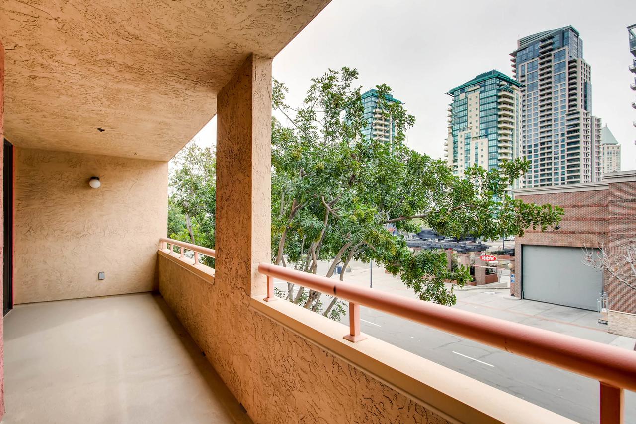 !!AMAZING!! 1 BR In City Center Close To Convention Center - thumb 9