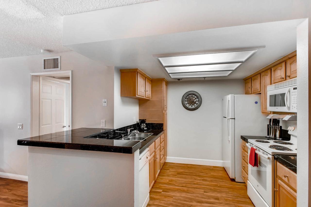 !!AMAZING!! 1 BR In City Center Close To Convention Center - thumb 6