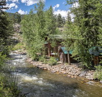 Swiftcurrent Lodge - Accommodation Dallas