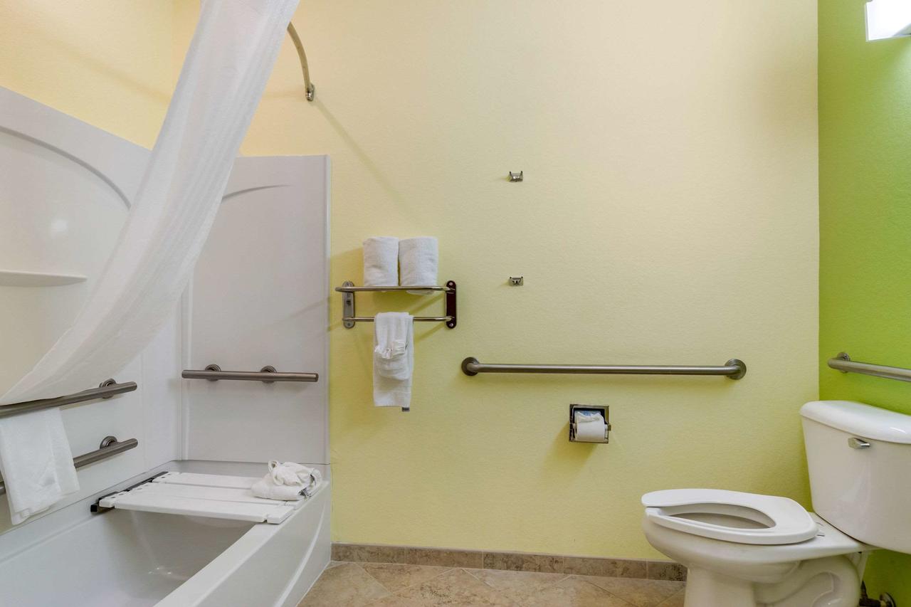 Quality Inn & Suites Lehigh Acres Fort Myers - thumb 24