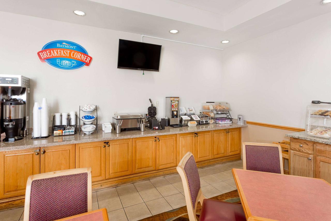 Baymont By Wyndham Fort Myers Airport - thumb 26