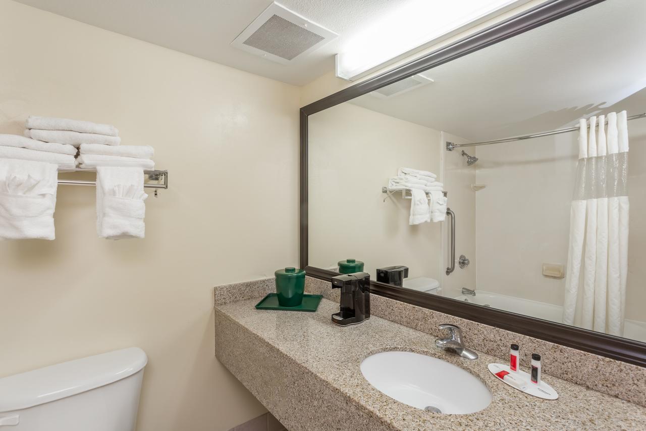 Baymont By Wyndham Fort Myers Airport - thumb 13