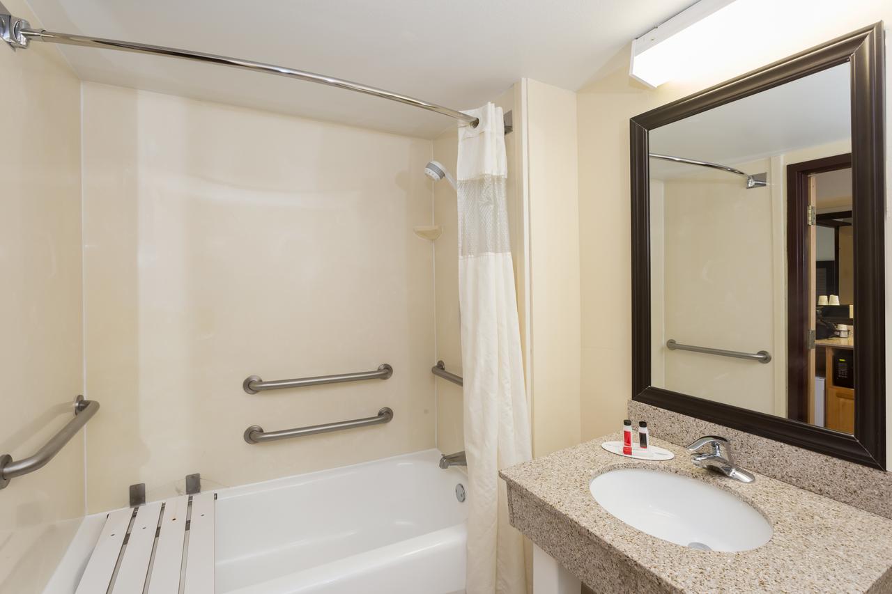 Baymont By Wyndham Fort Myers Airport - thumb 10