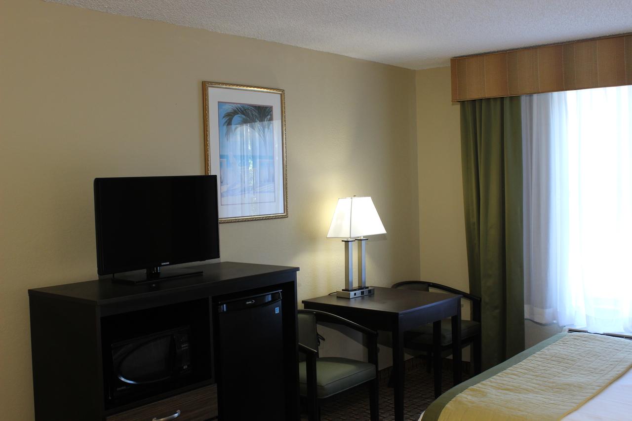 Baymont By Wyndham Fort Myers Airport - thumb 3