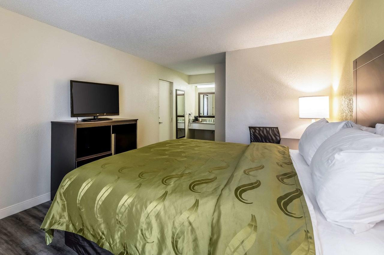 Quality Inn Palm Beach International Airport - thumb 24