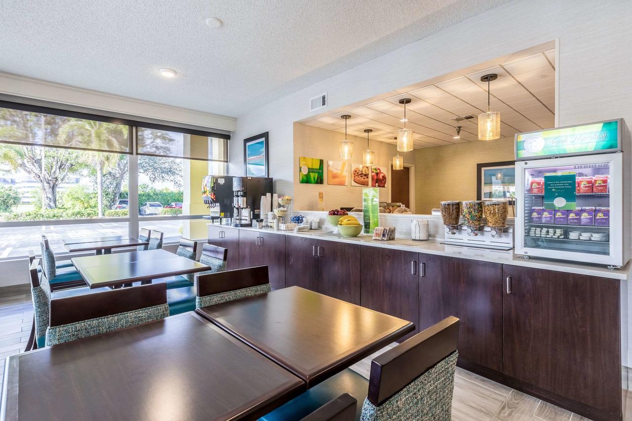 Quality Inn Palm Beach International Airport - thumb 6
