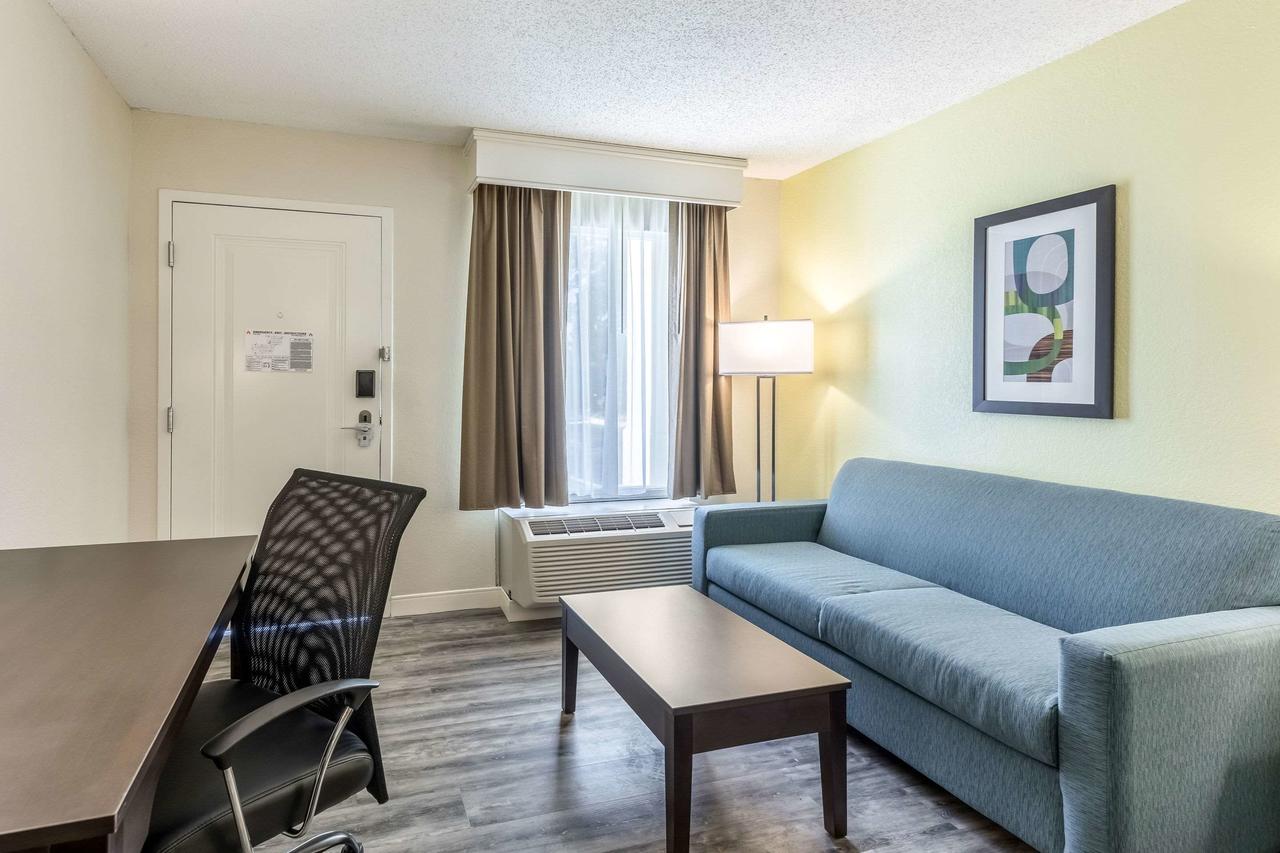 Quality Inn Palm Beach International Airport - thumb 22