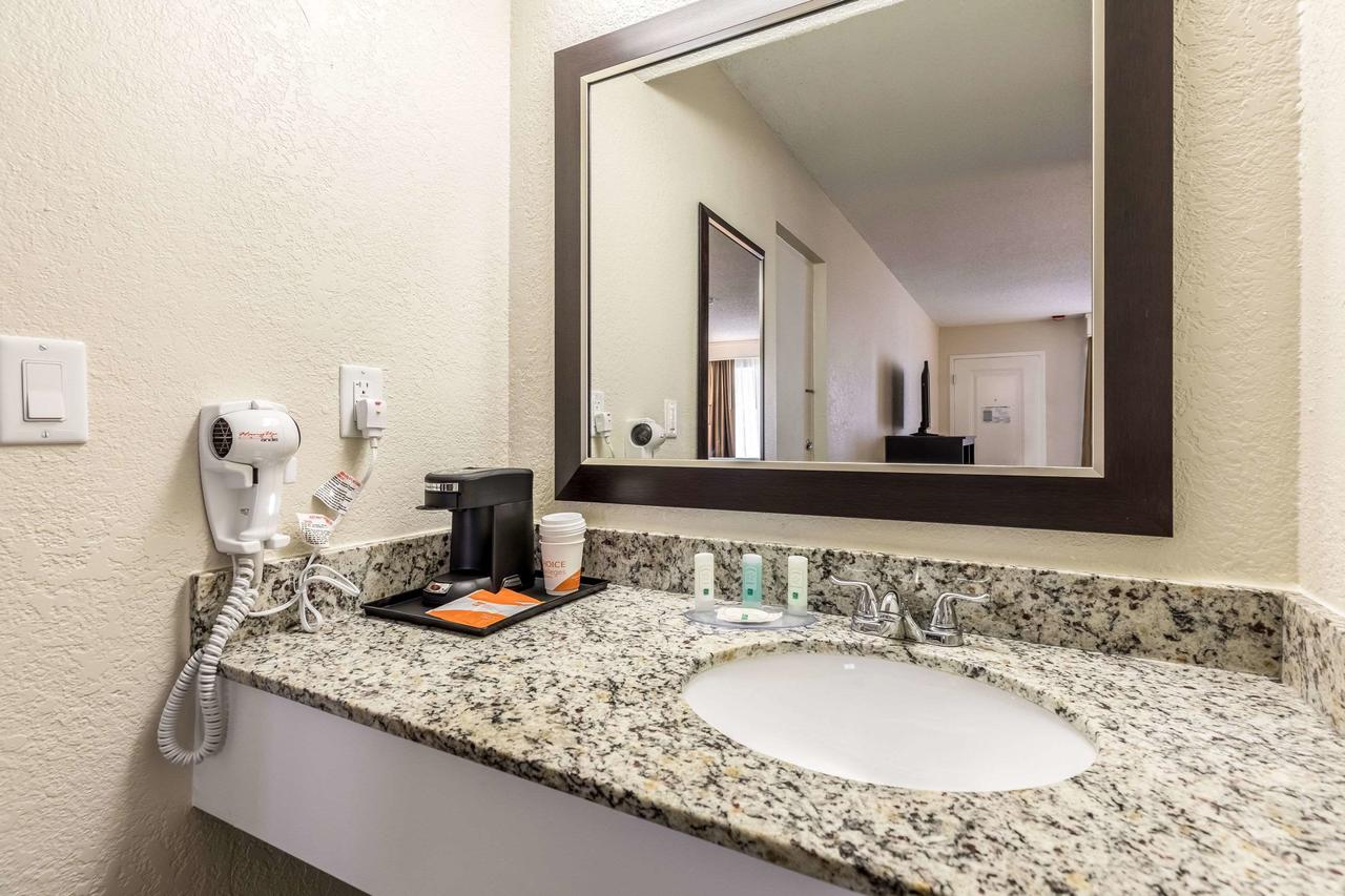 Quality Inn Palm Beach International Airport - thumb 5