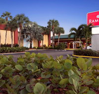 Ramada by Wyndham Naples - Accommodation Dallas
