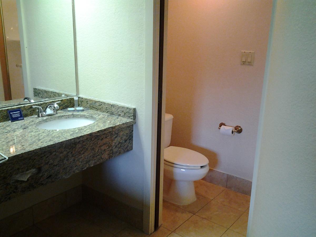 Travelodge By Wyndham Fort Myers Airport - thumb 24