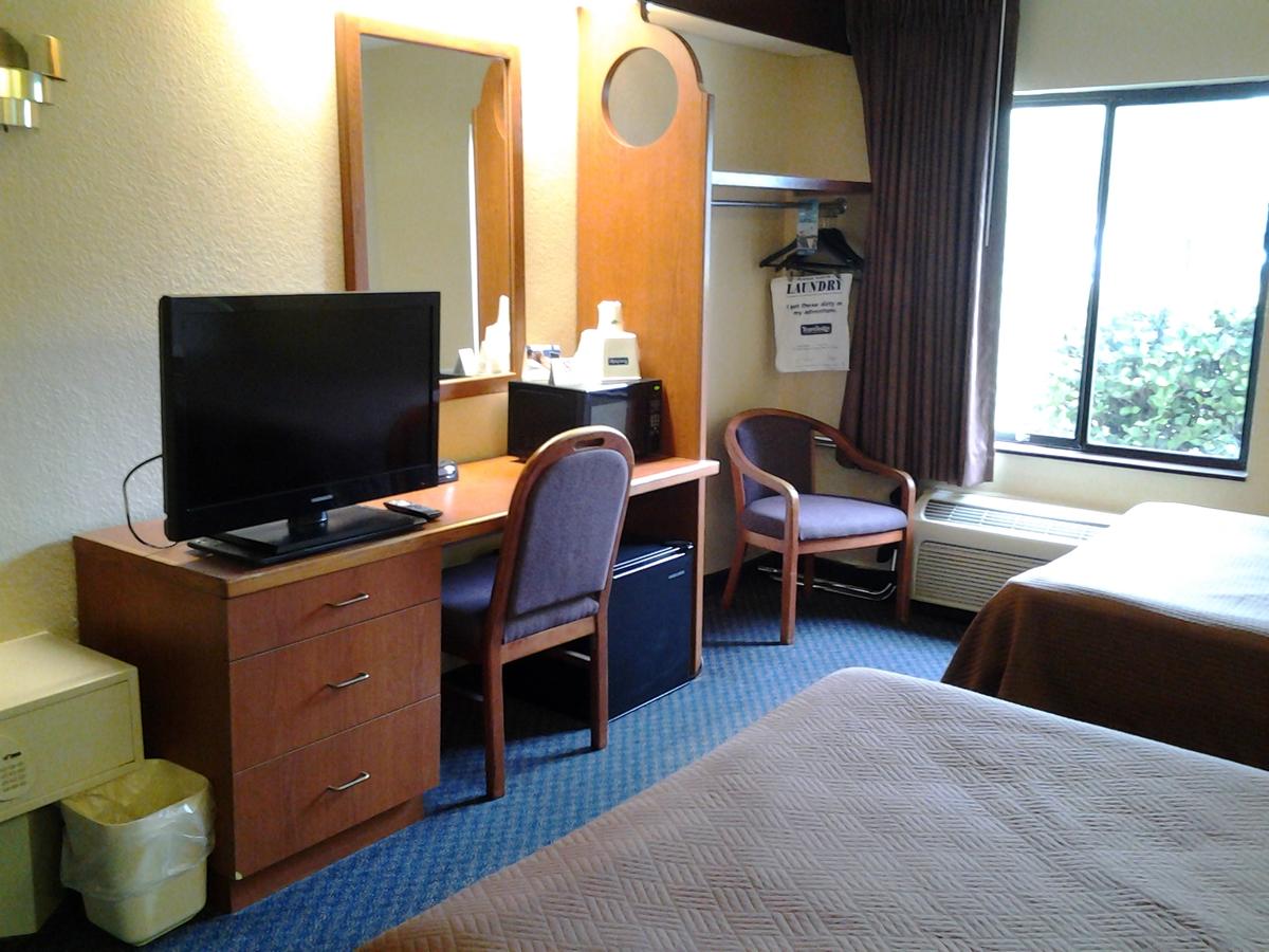 Travelodge By Wyndham Fort Myers Airport - thumb 25