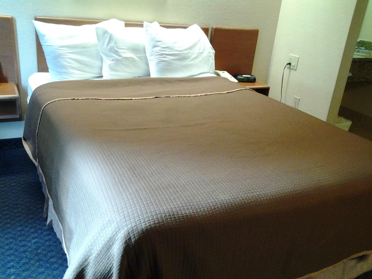 Travelodge By Wyndham Fort Myers Airport - thumb 17