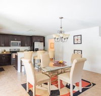 Modern 4 bedroom House with swimming pool - Accommodation Dallas