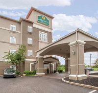 La Quinta Inn  Suites Cincinnati Arpt - Accommodation Dallas