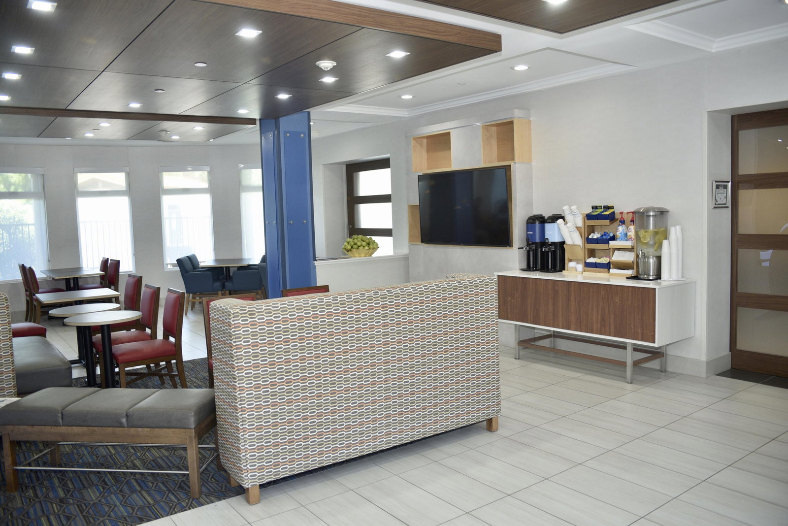 Holiday Inn Express - thumb 2