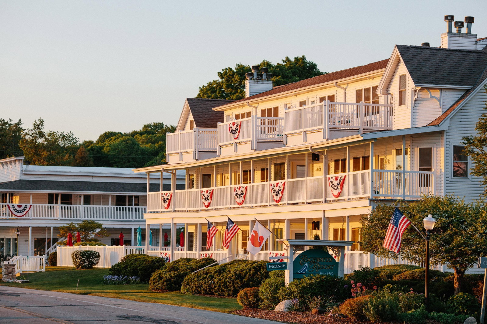 Edgewater Resort Motel - thumb 0