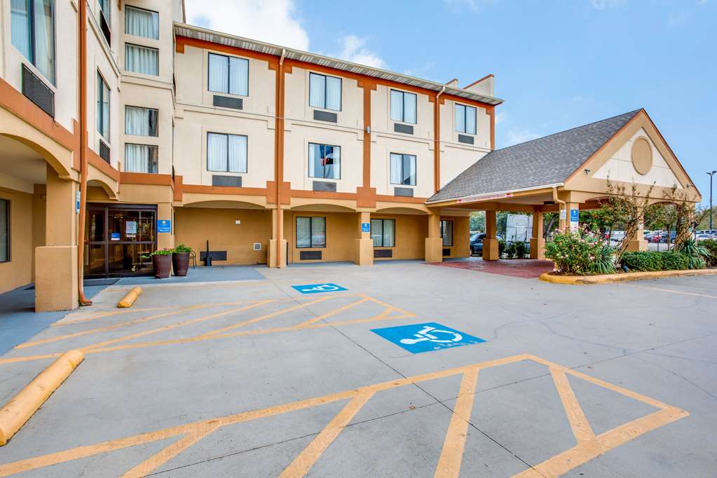 Comfort Inn & Suites Market Ctr