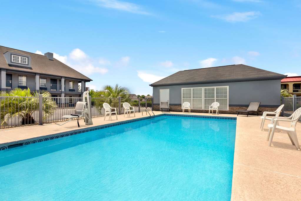 Baymont Inn & Suites Warner Robins - thumb 11