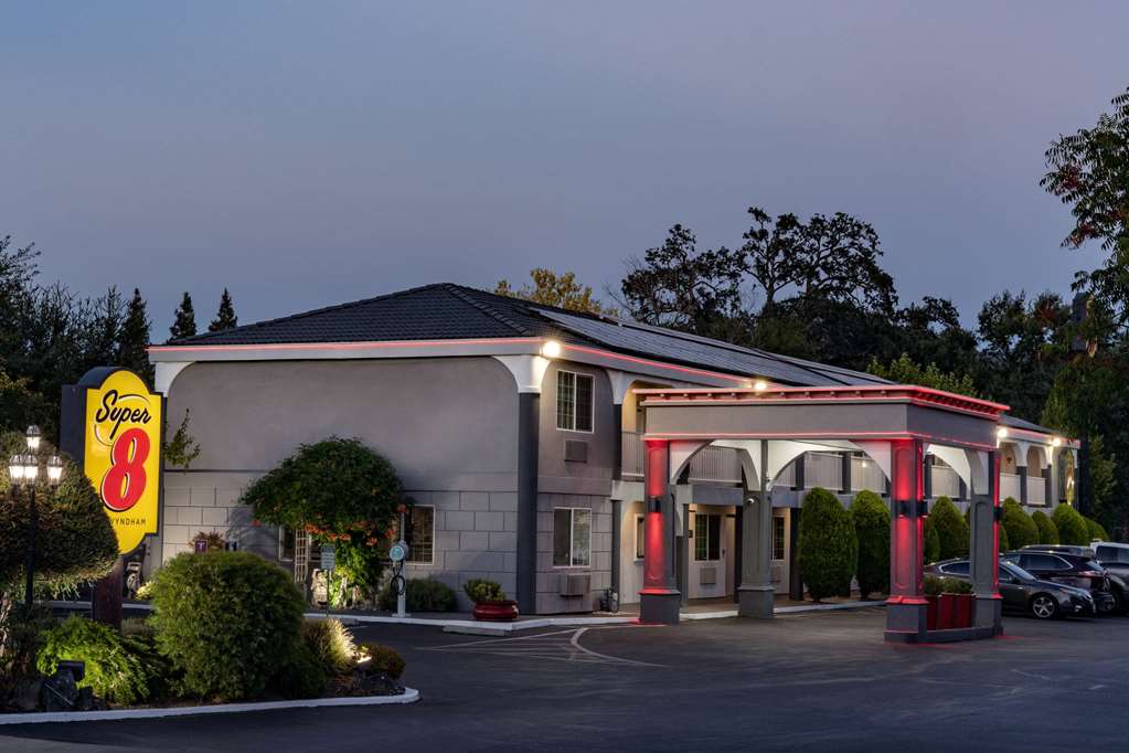 Super 8 Ukiah - thumb 3