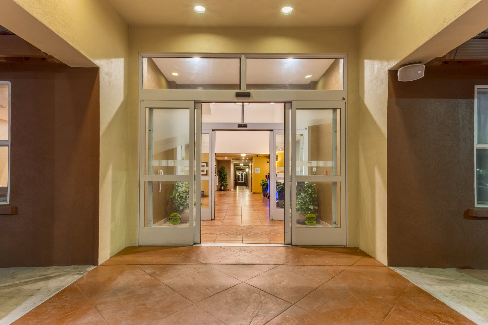 Holiday Inn Express Hotel & Suites - thumb 2