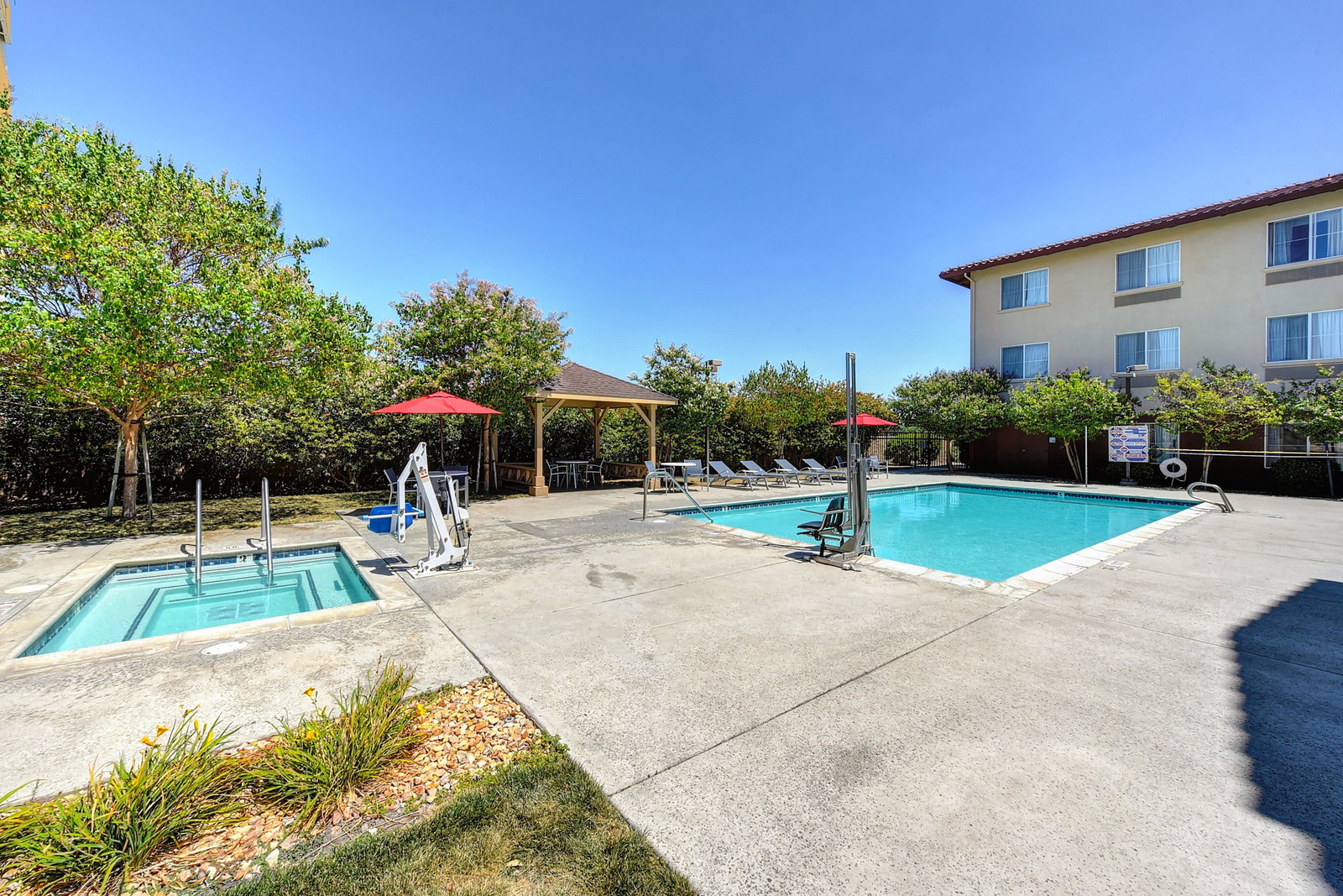 Holiday Inn Express Hotel & Suites - thumb 7