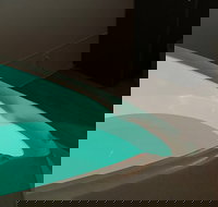 A natural healing experience in a private epsom salt bath. - Accommodation Dallas