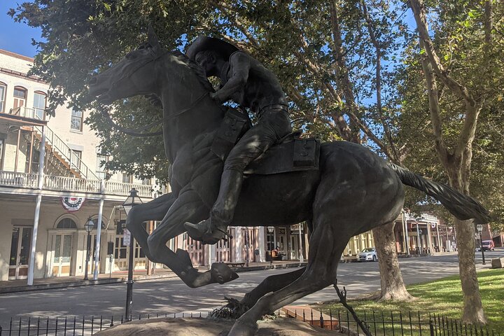 Old Sacramento Scavenger Hunt Walking Tour And Game - thumb 3
